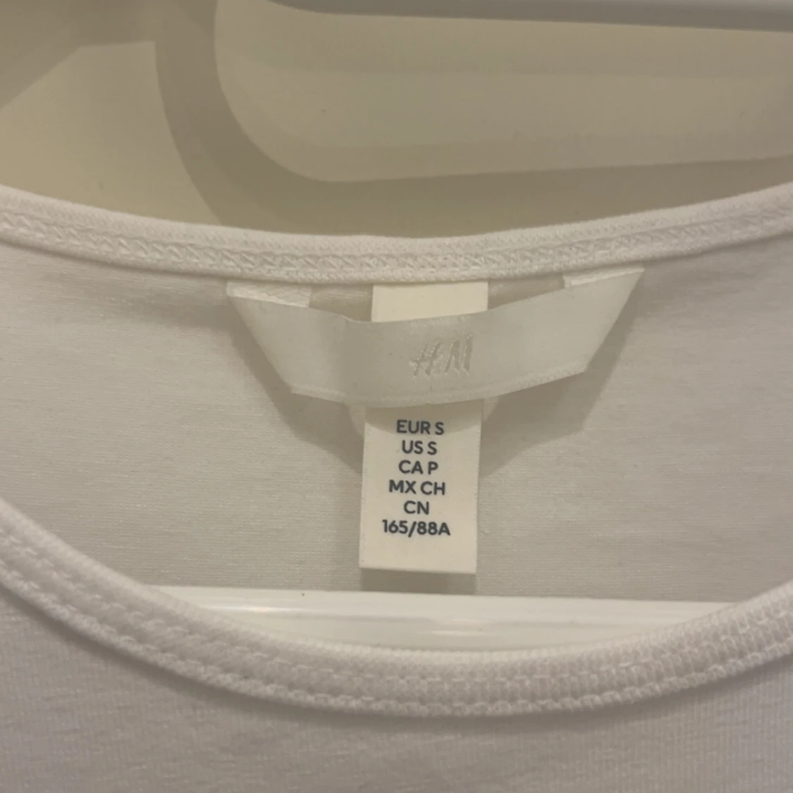 Slimmad T-shirt från H&M - 2