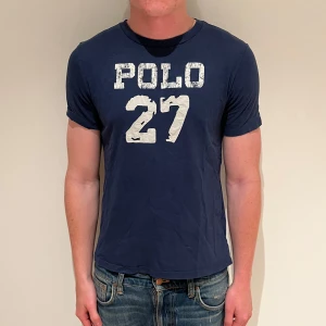 Ralph lauren t-shirt - Ralph lauren piké | Skick: 9/10 | L (passar S) | Fraktar via postnord eller instabox på köparens bekostnad | Hör av dig vid minsta fråga eller fundering! 
