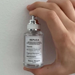 Maison Margiela Lazy Sunday Morning - Säljer nu min parfym ungefär 27/30 ml kvar så endast använd ett fåtal gånger, box och kort följer inte med och kvittot finns online