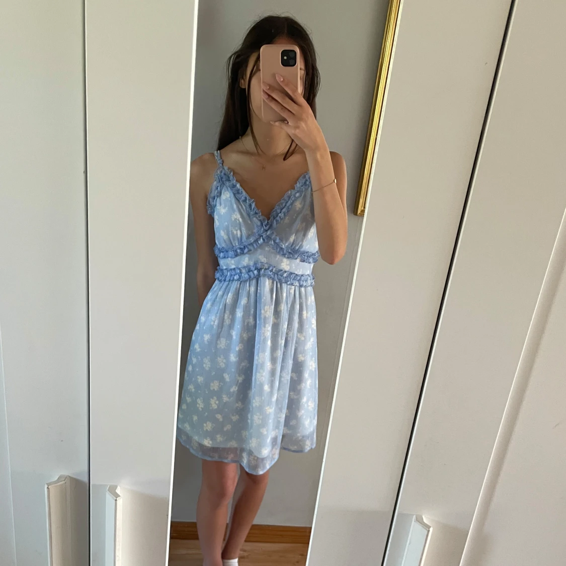 Ljusblå blommig kortklänning