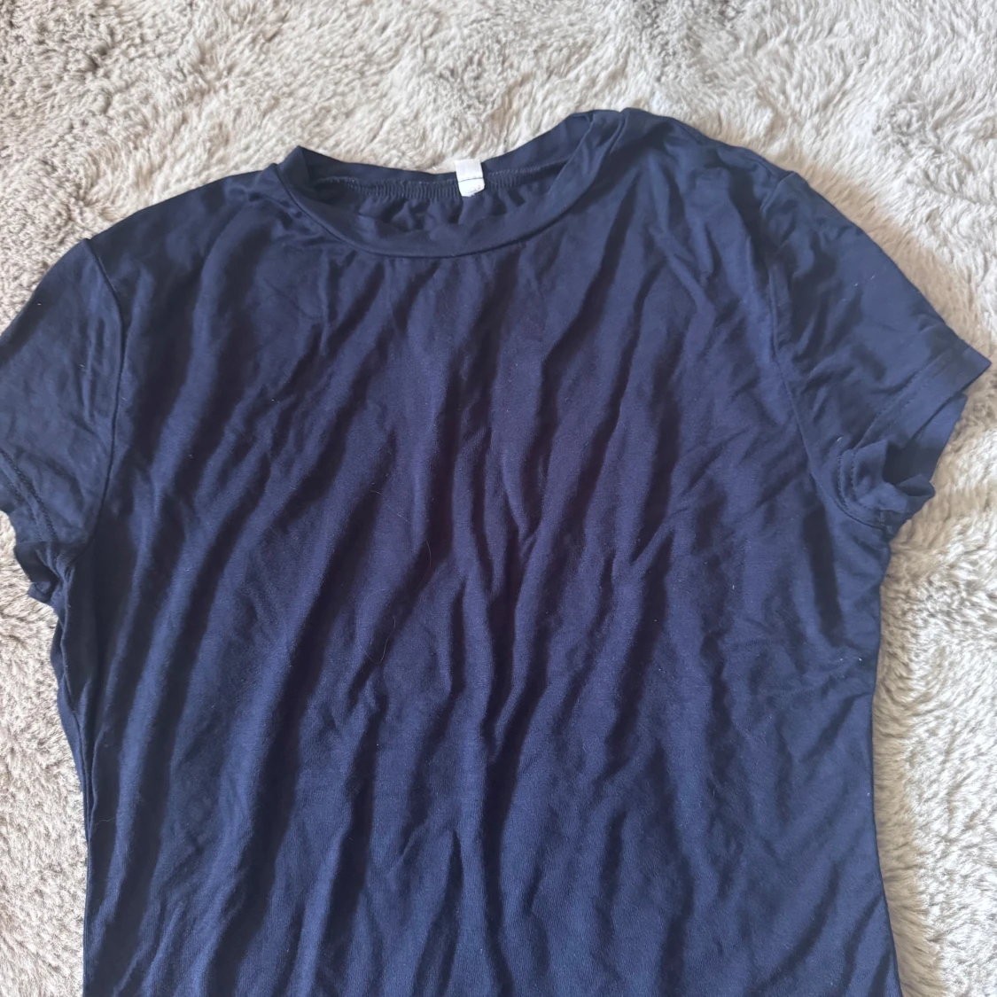 Mörkblå basic t-shirt  - 1