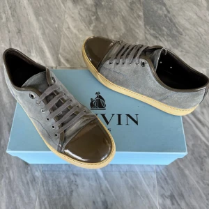 Lanvin skor - Lanvin skor - Skick: Fint skick, gått upp lite i inner-hälen - Tillbehör: Endast skorna - Nypris: 4500kr - TrendWardrobe