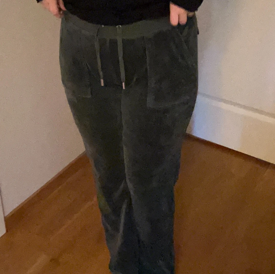 Mörkgröna mjukisbyxor Juicy Couture - 1