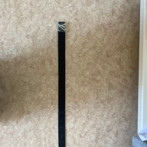 Svart L bälte  - Säljer ett svart L/v bälte helt nytt 