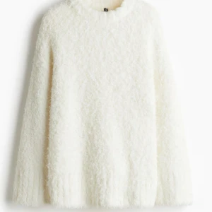 Vit fluffig tröja - Mjuk tröja från h&m, skriv till mig privat för egna bilder💕