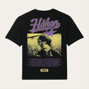 Håkan Hellström svart t-shirt 2023 - Säljer min älskade Håkan tröja från 2023 som är helt slutsåld. Köpte för 400kr superfin. Passar allt mellan XS- liten L. Med prislapp på! Helt oanvänd