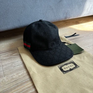 Gucci keps - Säljer en helt ny Gucci keps. Har fler kepsar på profilen.