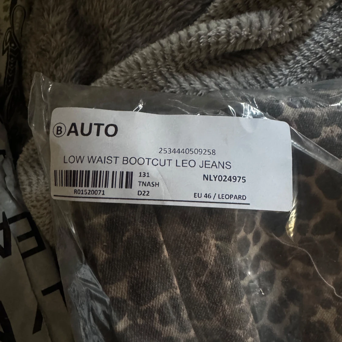 Leopardmönstrade bootcut jeans NLY - 3