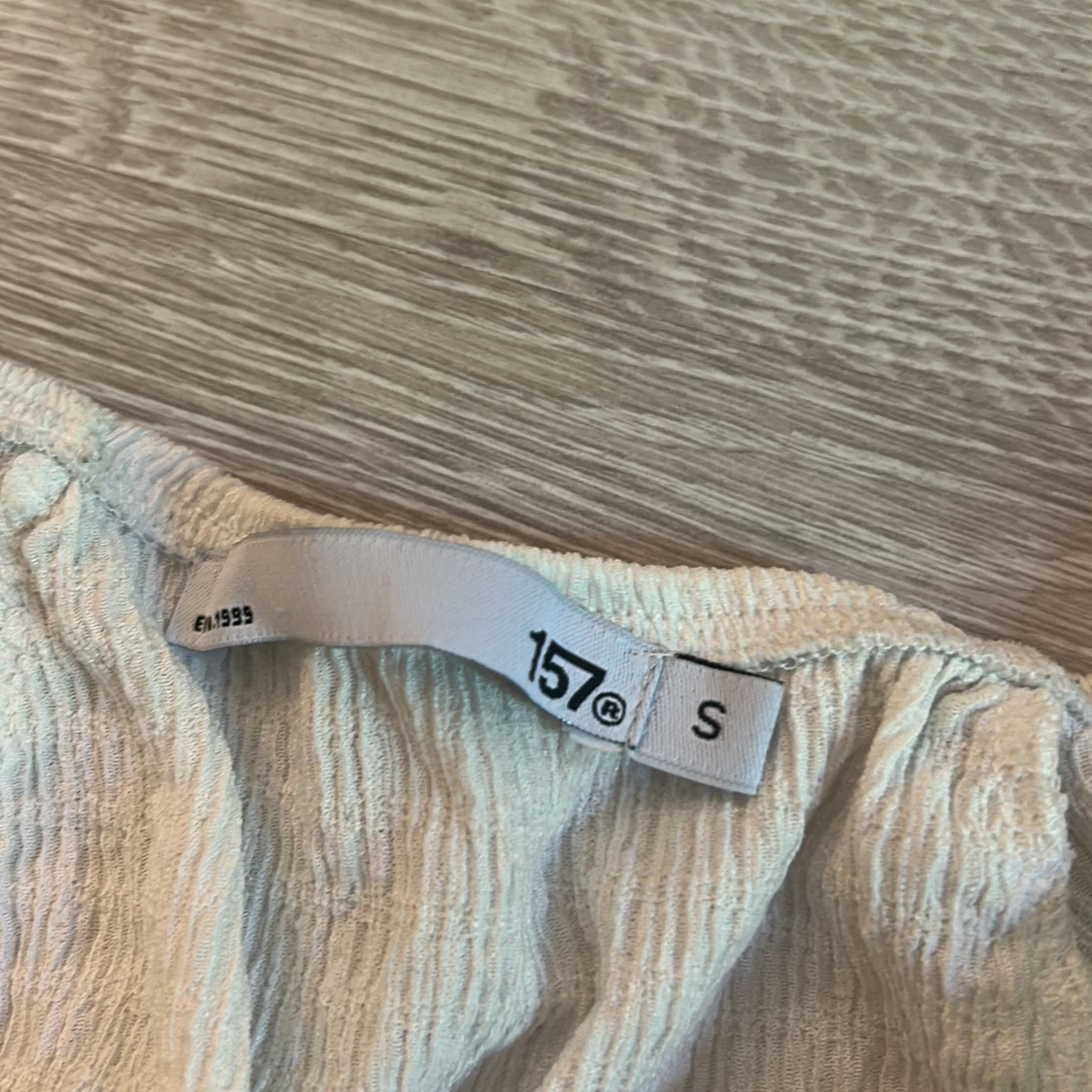 Två volangtröjor från 157 - 3