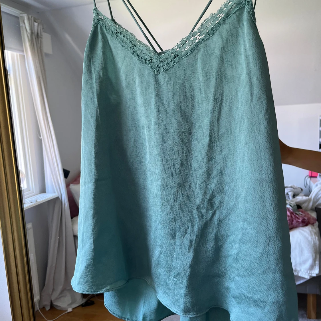  linnetopp med spets från mango