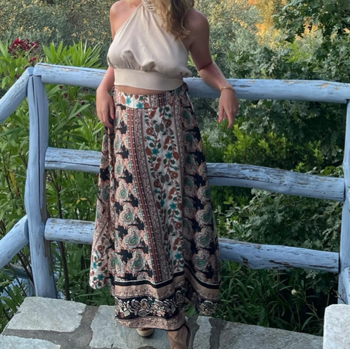 Mönstrad ”silkes” kjol