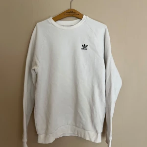 Vit sweatshirt - Använd men i gott skick