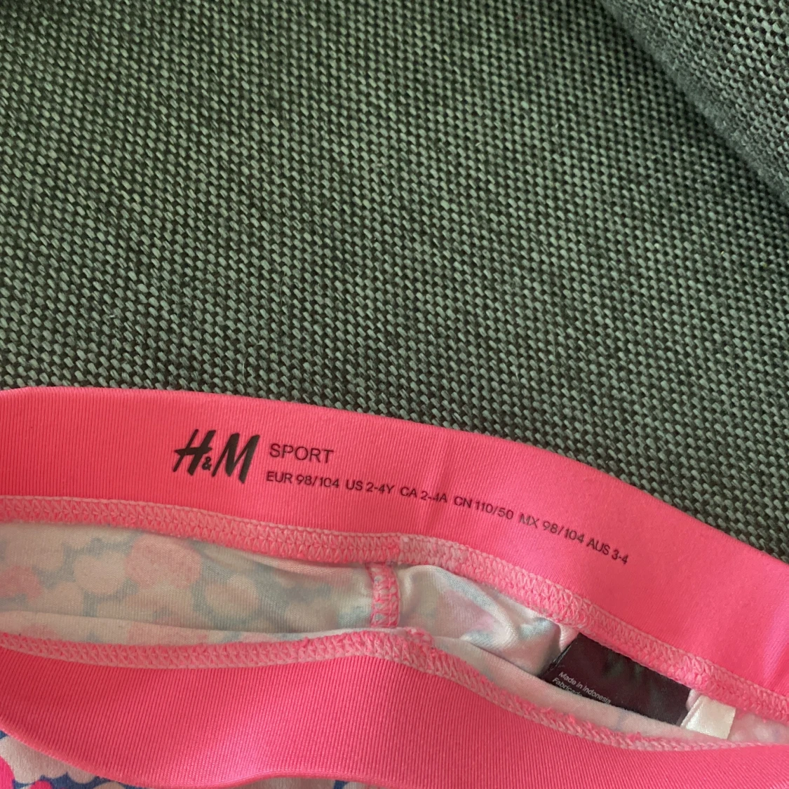 Färgglada leggings och tränings tröja från H&M Sport - 4
