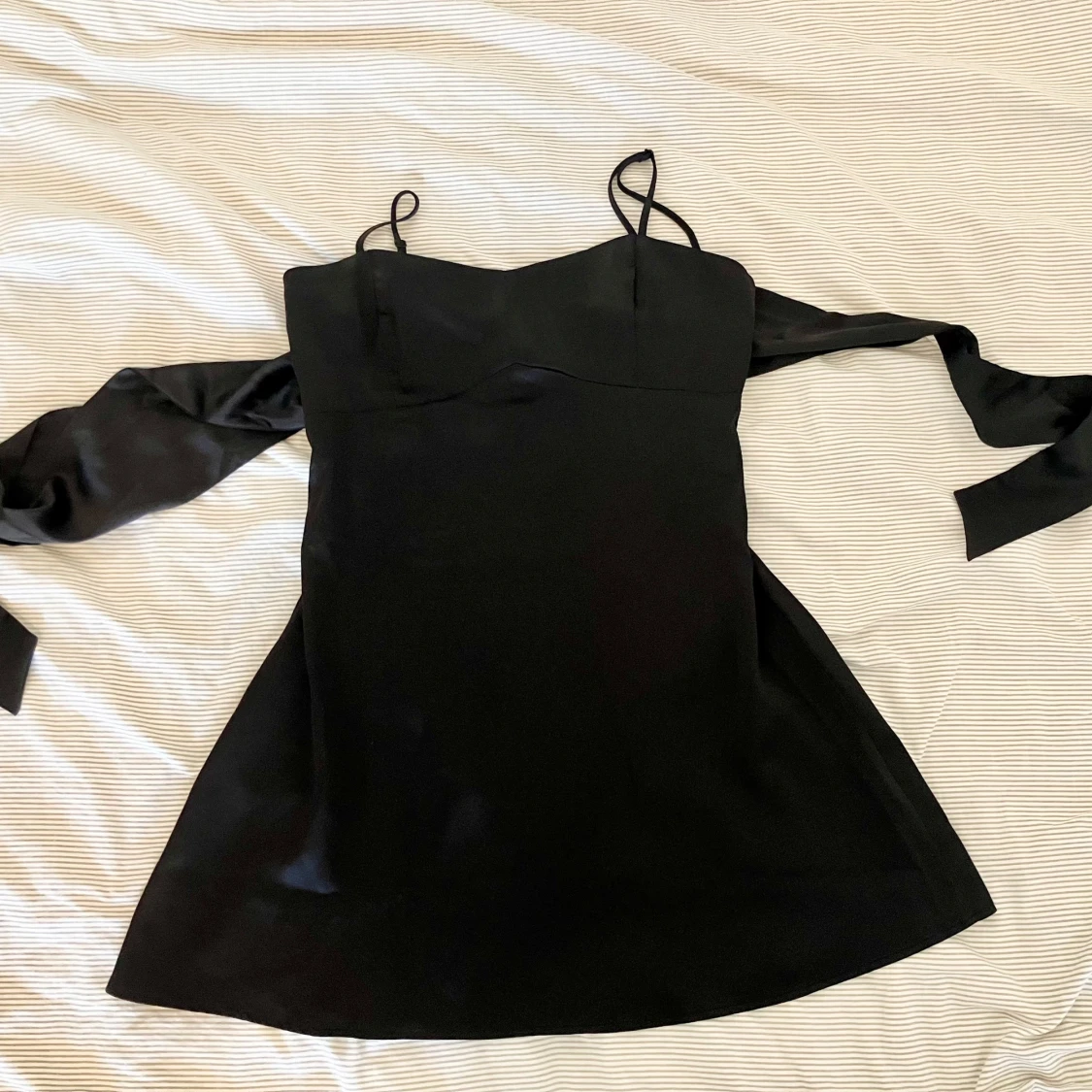 Kort svart klänning - 3