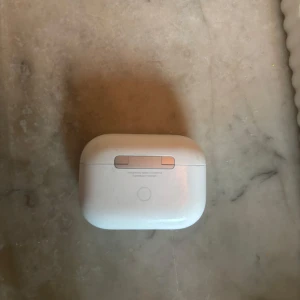 Airpods Pro Skal - Har ett airpods skal som jag slarvat bort hörlurarna till! Fraktas eller hämtas i Gamla Enskede