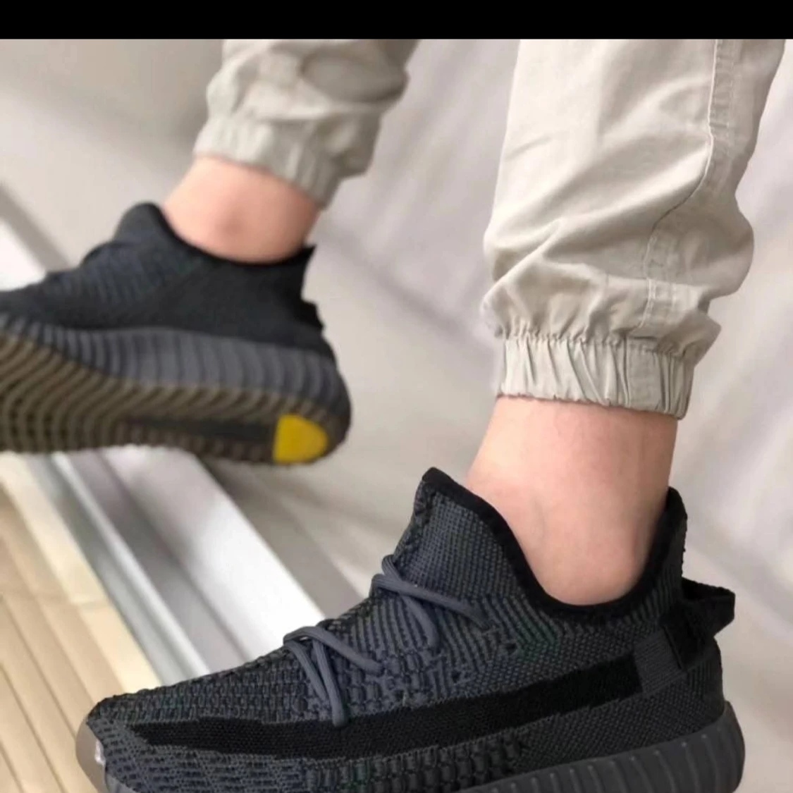 Adidas Yeezy Boost 350 V2 Svart - 2