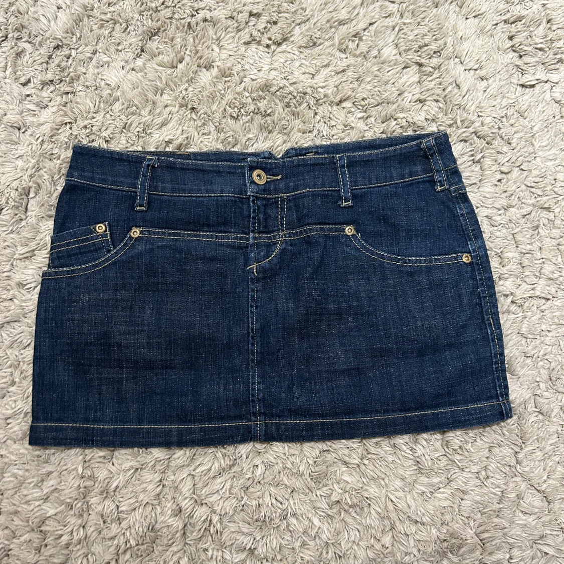 Lågmidjad jeanskjol 