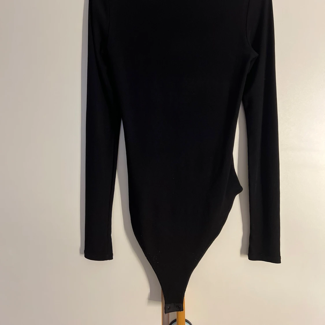 Svart ribbad polotopp från H&M - 3