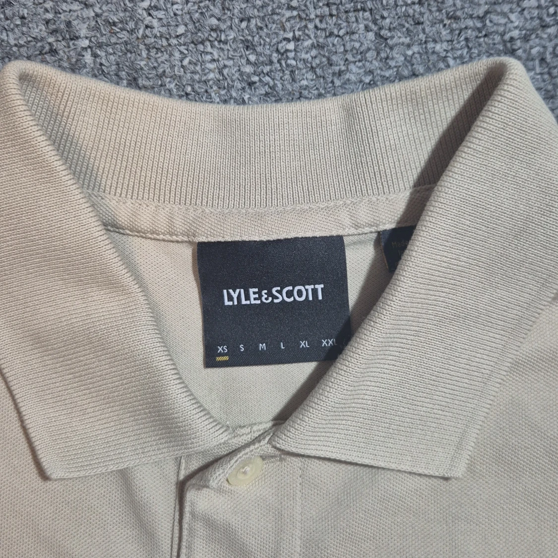 Beige pikétröja från Lyle & Scott - 2