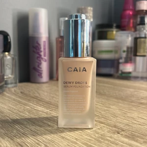 Dewy Drops - Säljer dessa dewy drops från Caia i färgen 10c❤️har inte använt speciellt mycket då jag beställde fel färg🤗 Nypris: 375, mitt pris - 239