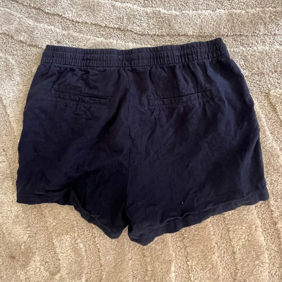 Mörkblå linneshorts från H&M - 1