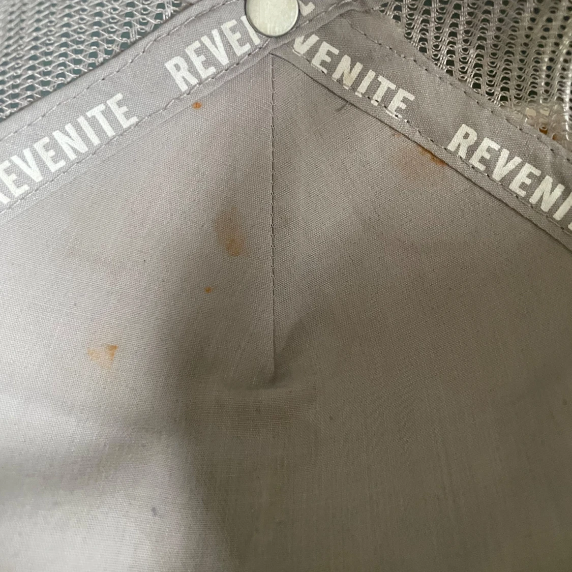 Beige keps från Revenite  - 2