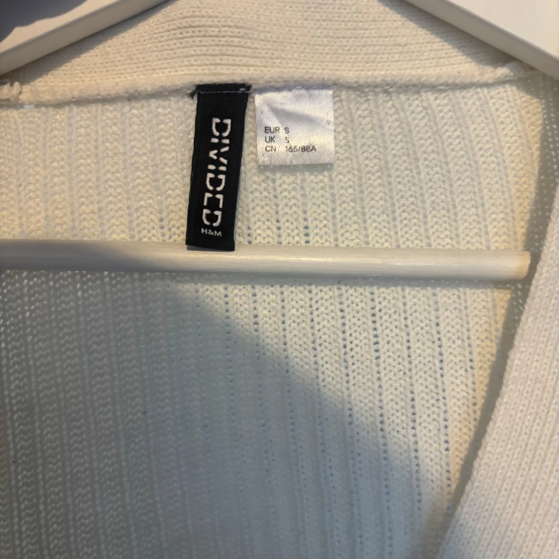 Vit ribbad kofta från H&M Divided - 2