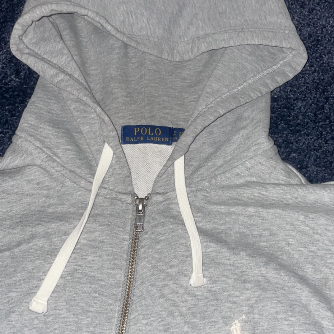 Grå hoodie från Ralph Lauren - 2