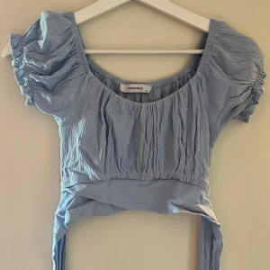 Topp  - Jättefin topp från chiquelle som man knyter i ryggen