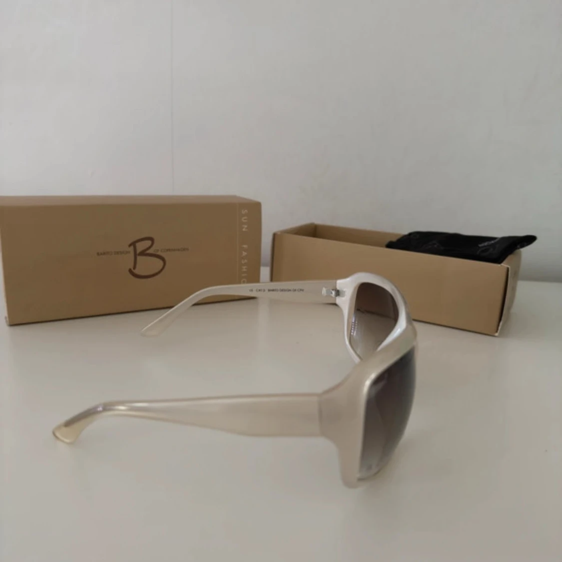 Vita solglasögon från Barto Design - 2