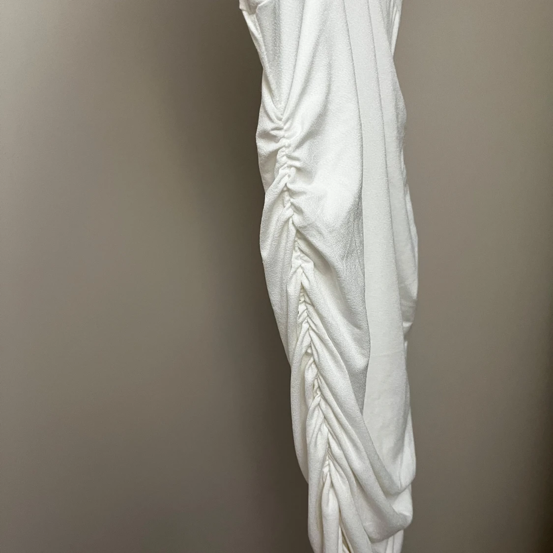 Vit omlottklänning från BikBok XS - 2