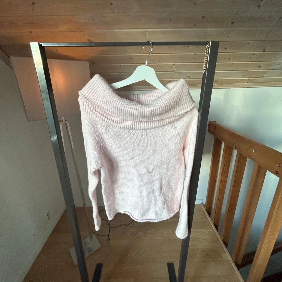 Ljusrosa stickad polotröja