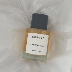 I am vanilla - I am vanilla från Essnce. Se bild för mängd kvar.