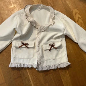 Kawaii beige blus - Söt stil, ärmarna lite korta för dig som är lång 