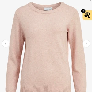VIRIL O-NECK L/S KNIT TOP, från Vila - Ljusrosa stickad tröja från Vila med rund halsringning och långa ärmar. Skriv om ni har några frågor💕💕