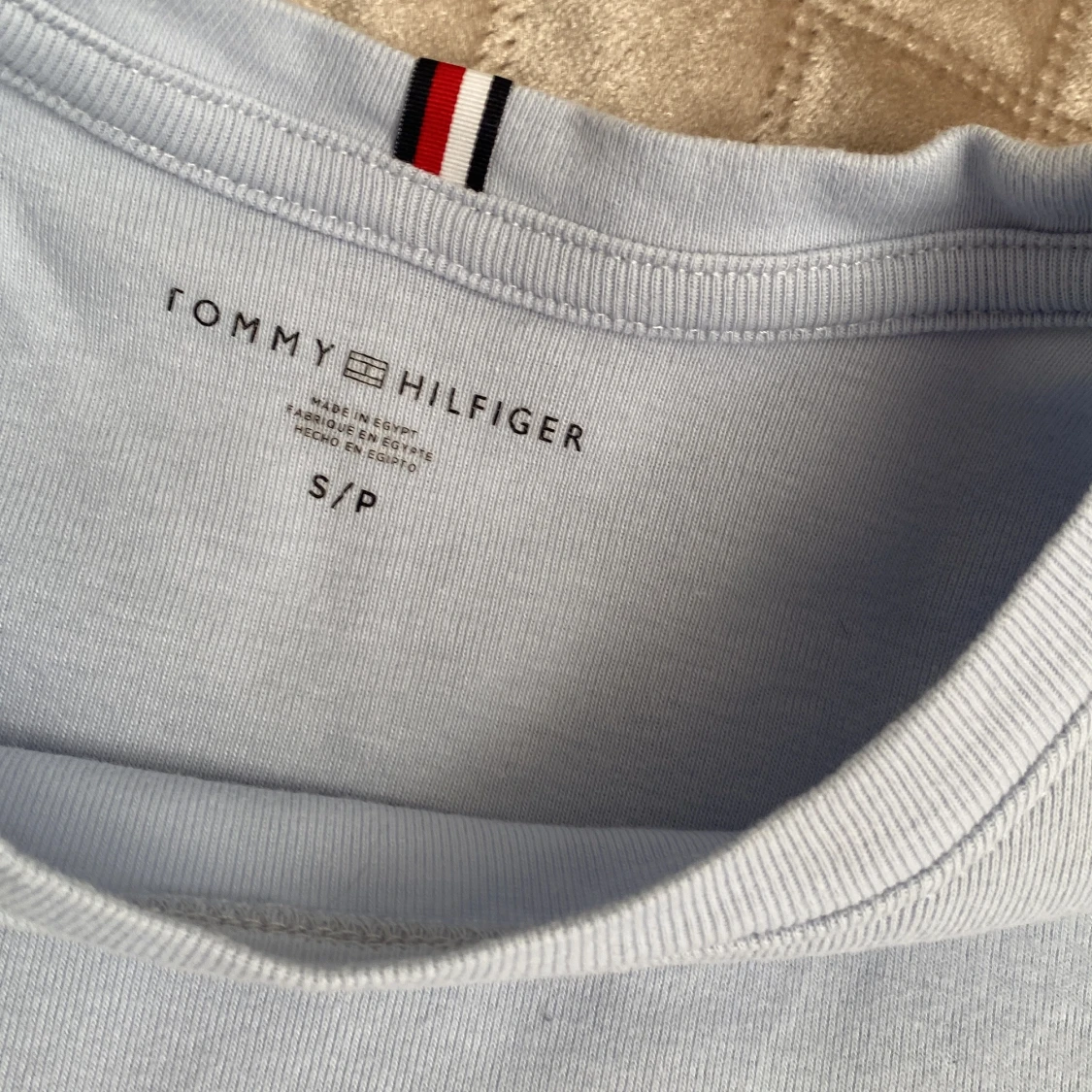 Ljusblå t-shirt från Tommy Hilfiger - 2