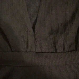 Cute tie top - Långärmad knyttopp från Nelly, köpt på plick. Inte mina bilder, skriv för fler bilder 🙏🙏❣️❣️