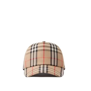 Burberry keps - Hej säljer min helt nya burrbery keps har inte använt den en enda gång men vill inte ha den därför det är så bra pris på den pris kan diskuteras om det är en snabb smidig affär 
