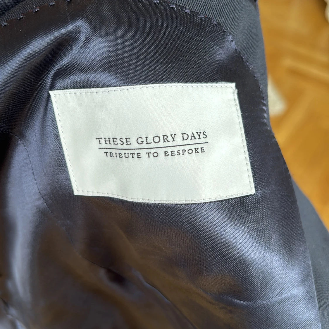 Mörkblå kostym från These Glory Days || Nypris 3000kr  - 2