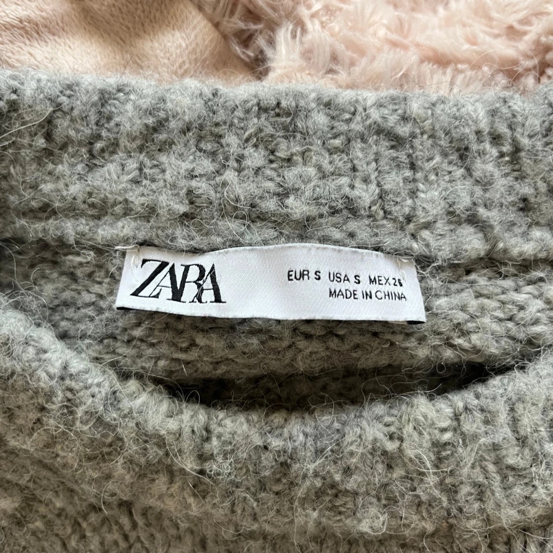 Grå stickad tröja från Zara - 2