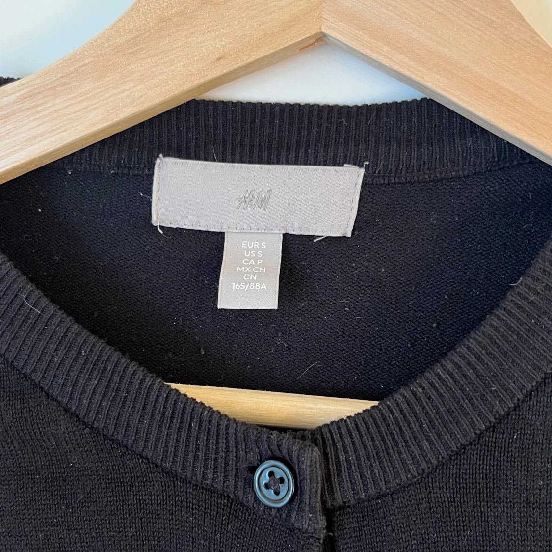 Svart kofta från H&M med knappar - 1