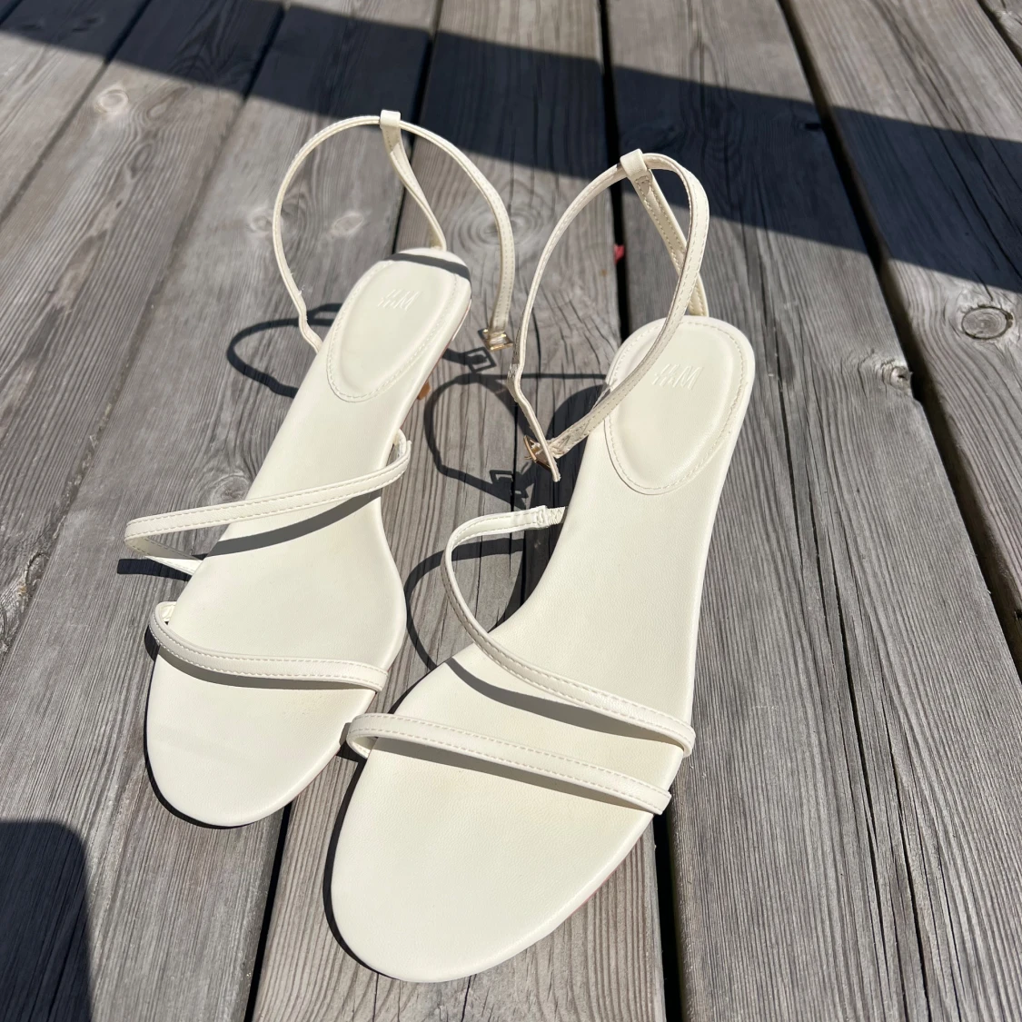Krämvita sandaler från H&M