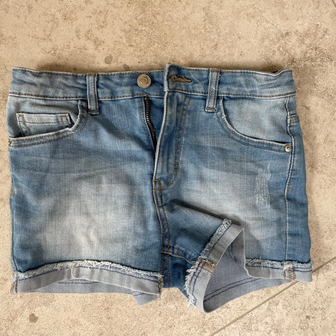 Blå jeansshorts
