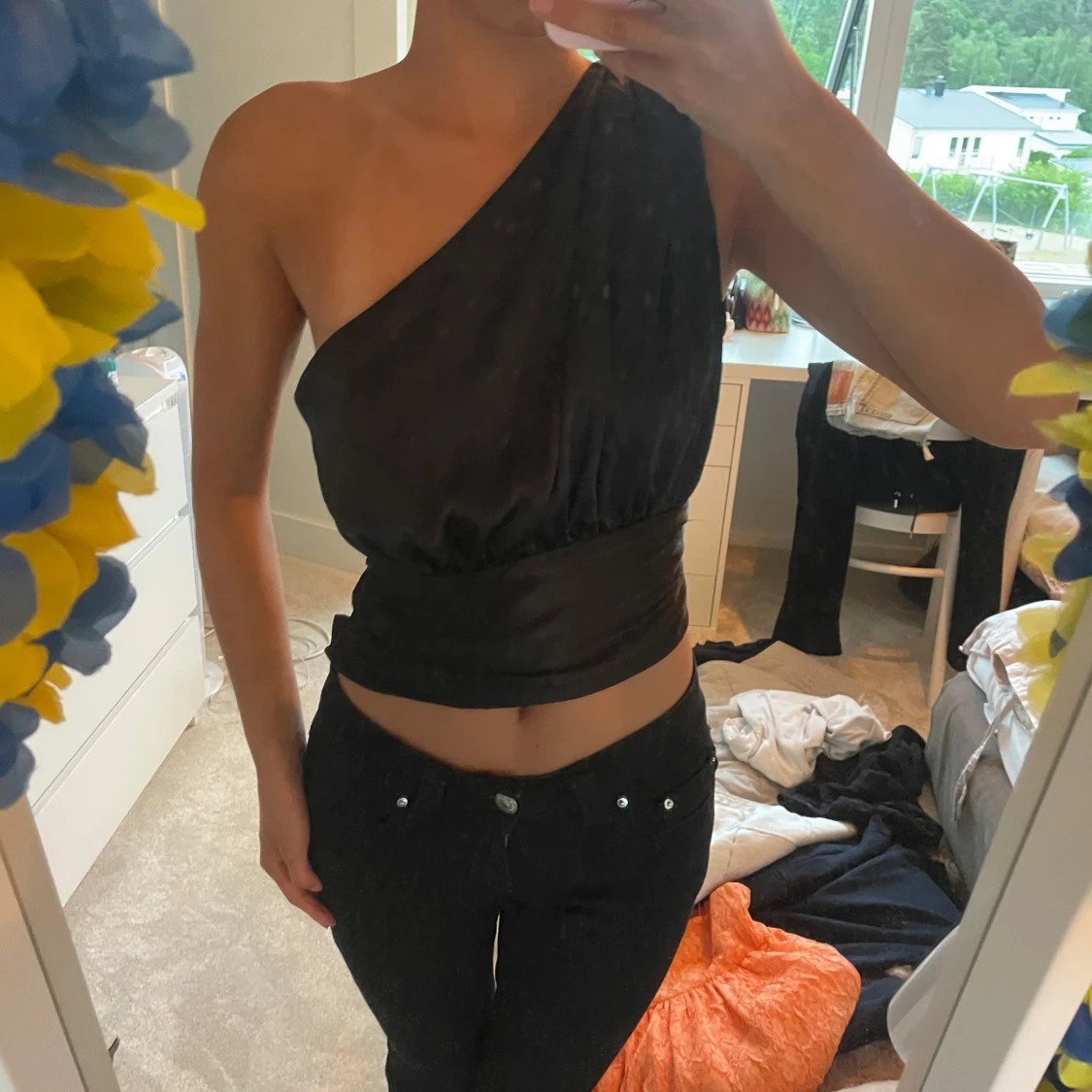 Svart oneshoulder topp  - 1