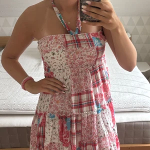 Klänning - klänning som passar perfekt till en utomlandsresa eller sommaren hemma😄😘kan även användas som kjol!!!