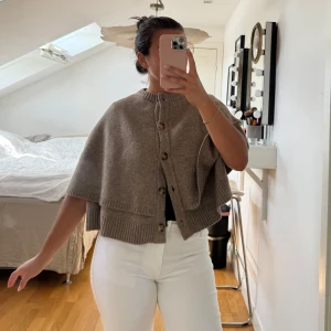 Bolero  - Sååå fin bolero/kofta/jacka från Zara som är helt slutsåld. Jättefin men har inte kommit till användning för mig mer än 1 gång 🤎