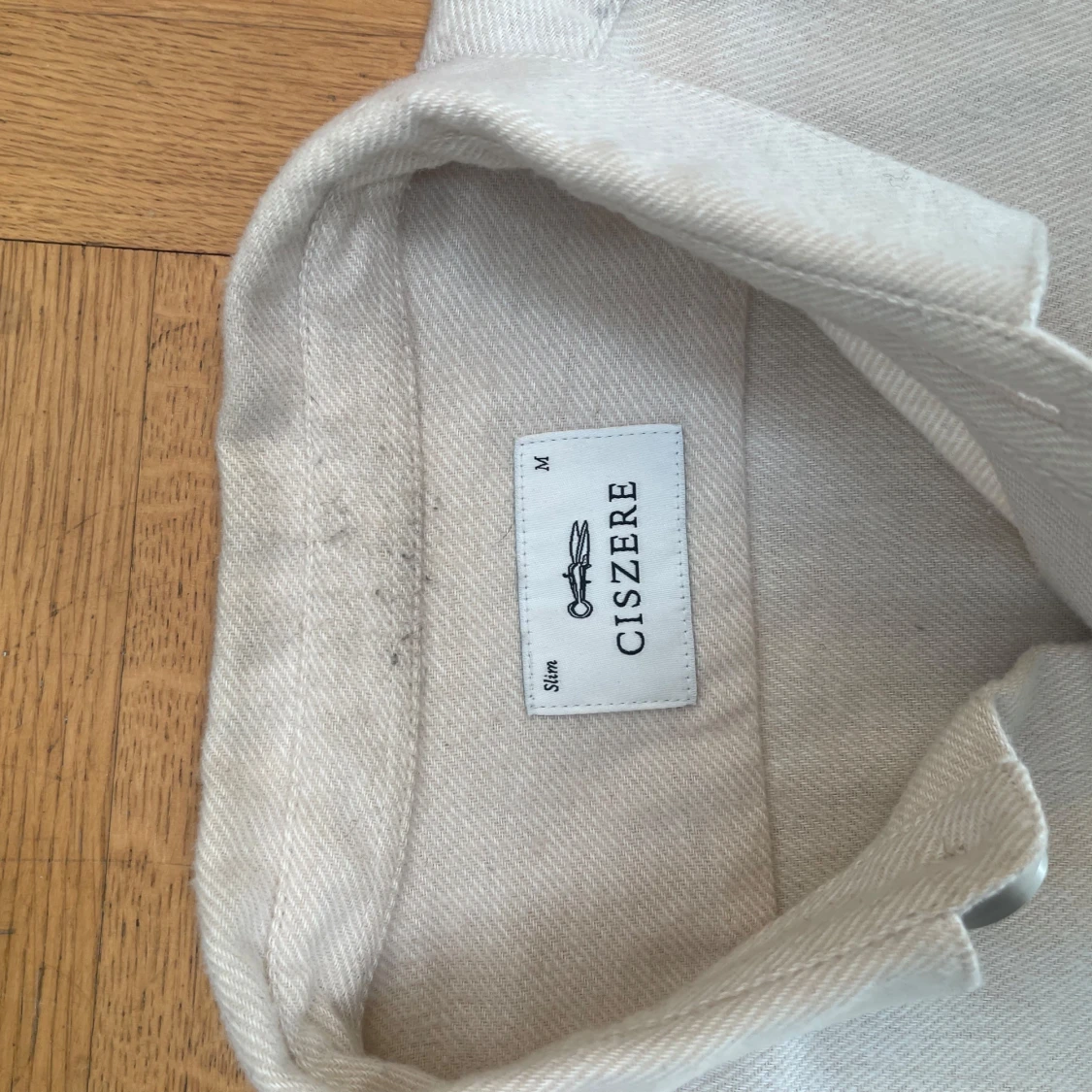 Beige skjorta från Ciszere - 3