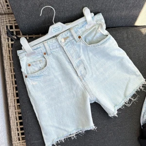Jeansshorts  - Assnygga jeansshorts i storlek 34
