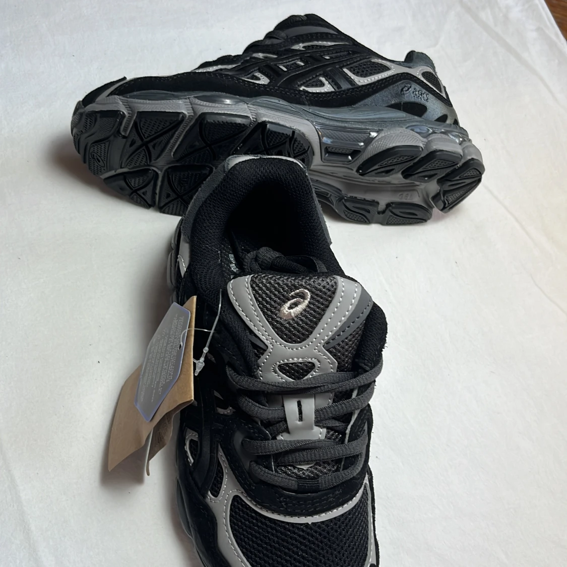 Svarta och grå sneakers från Asics - 3