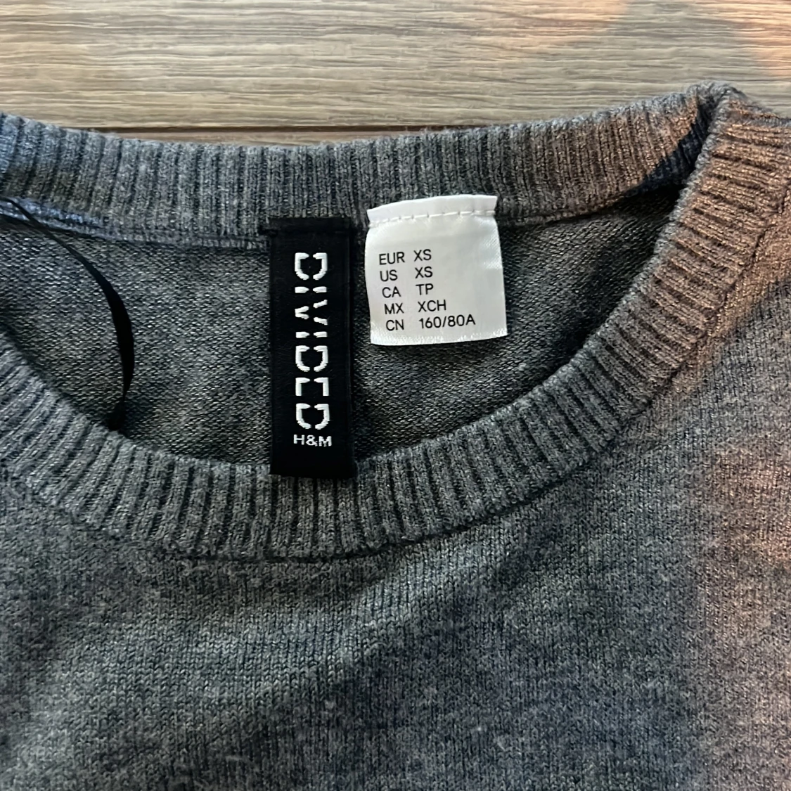 Grå kortärmad tröja från H&M Divided - 2